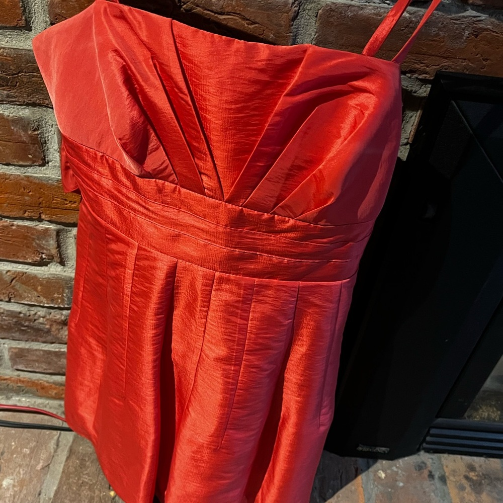 Chic Strapless Red Dress